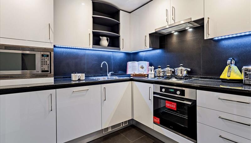 2 bed property in Westferry Circus, London